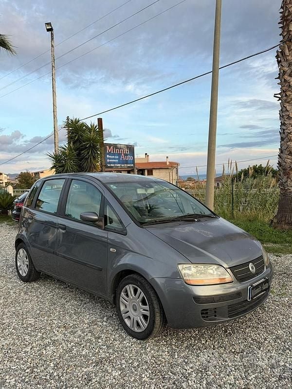Usata Fiat Idea 70 CV (51 kW) 2004 Grigio Monovolume