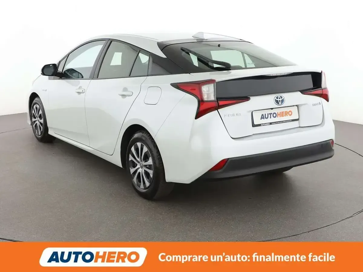 Usata Toyota Prius Active 122 CV (89 kW) 2021 Bianco Utilitaria