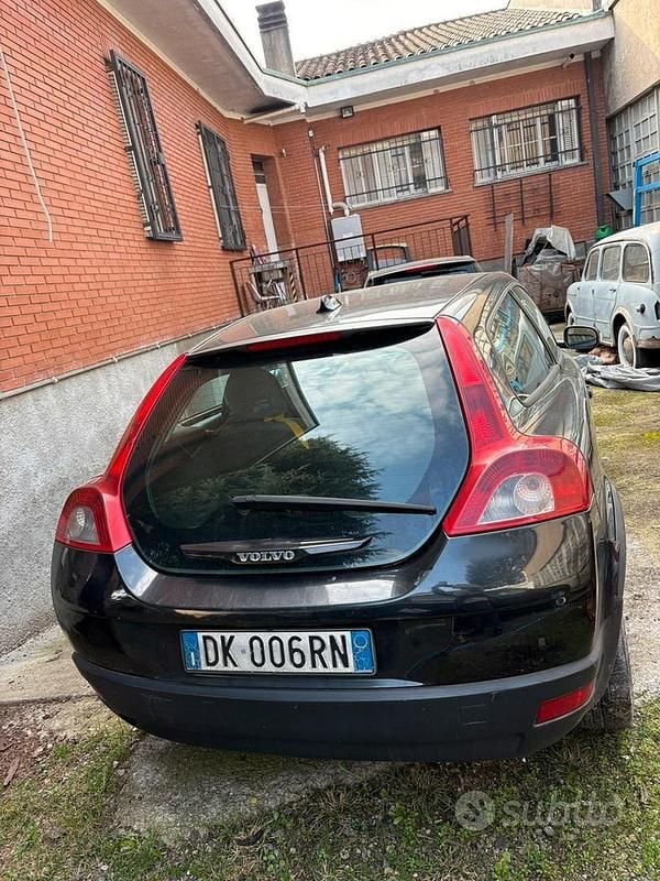 Usata Volvo C30 109 CV (80 kW) 2007 Nero Utilitaria