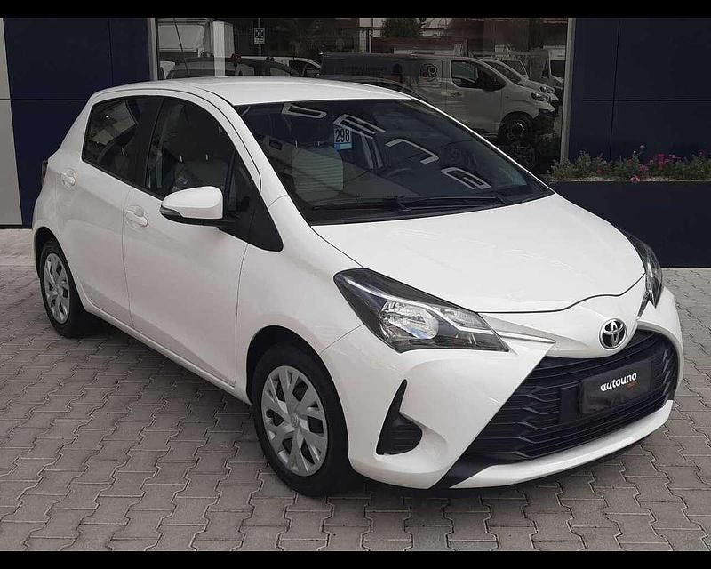 Usata Toyota Yaris Active 72 CV (52 kW) 2020 Bianco Berlina
