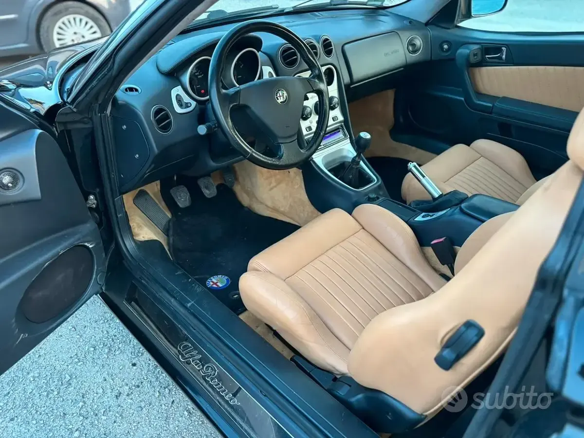 Usata Alfa Romeo GTV 218 CV (160 kW) 2001 Nero Coupé