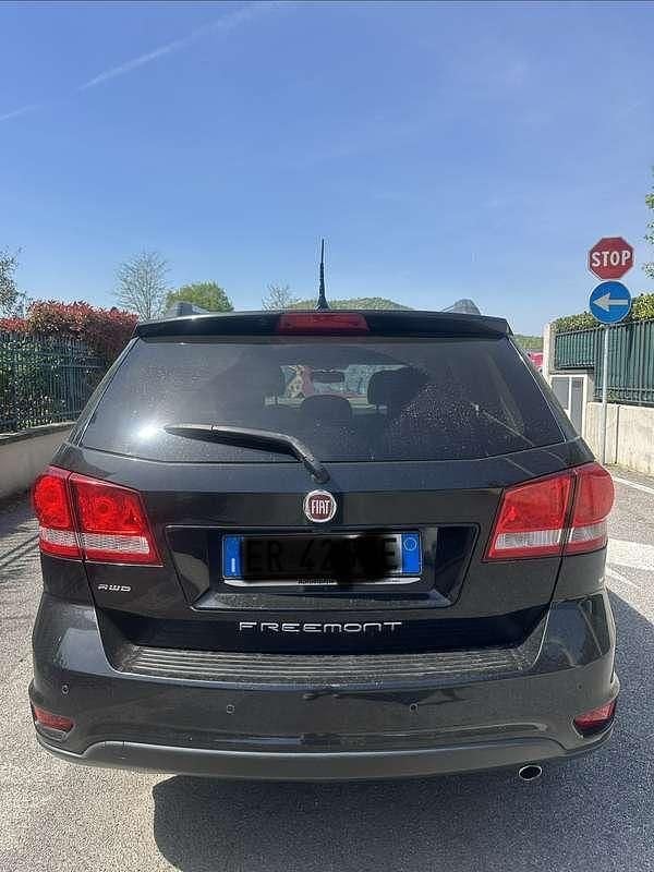 Usata Fiat Freemont Lounge 170 CV (125 kW) 2013 Nero SUV