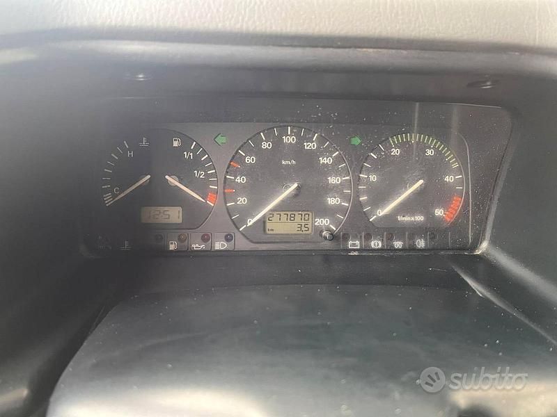 Usata VW Caravelle 102 CV (75 kW) 1998 Grigio Furgone