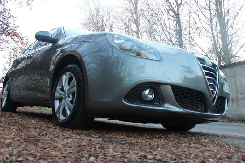 Grigio Usata 2013 Alfa Romeo Giulietta Distinctive Tre volumi | 4500 € (Super prezzo) - Immagine 1/4
