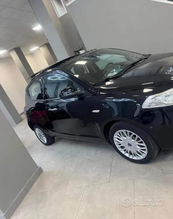Usata Lancia Ypsilon 95 CV (69 kW) 2012 Nero Utilitaria