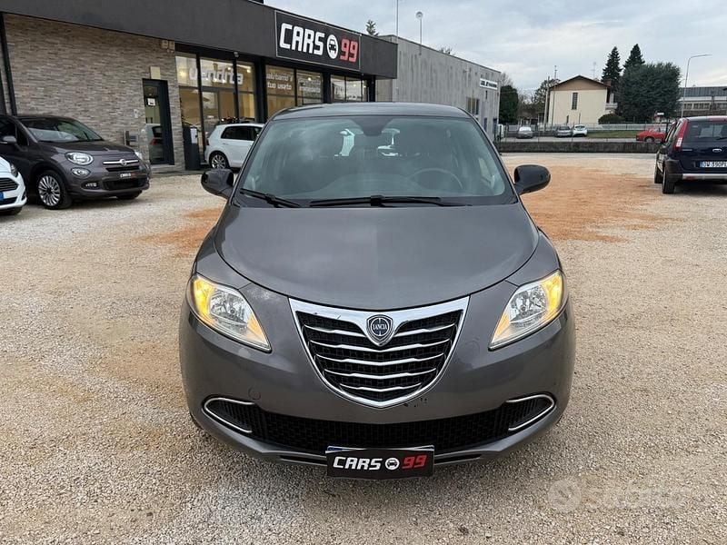 Usata Lancia Ypsilon Gold 69 CV (50 kW) 2013 Grigio Utilitaria
