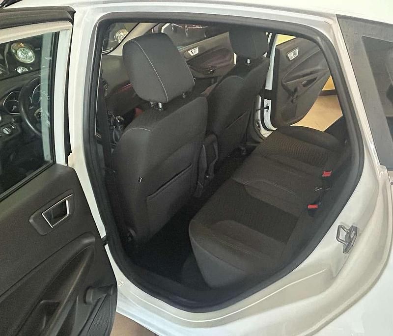 Usata Ford Fiesta Titanium 82 CV (60 kW) 2013 Bianco Berlina