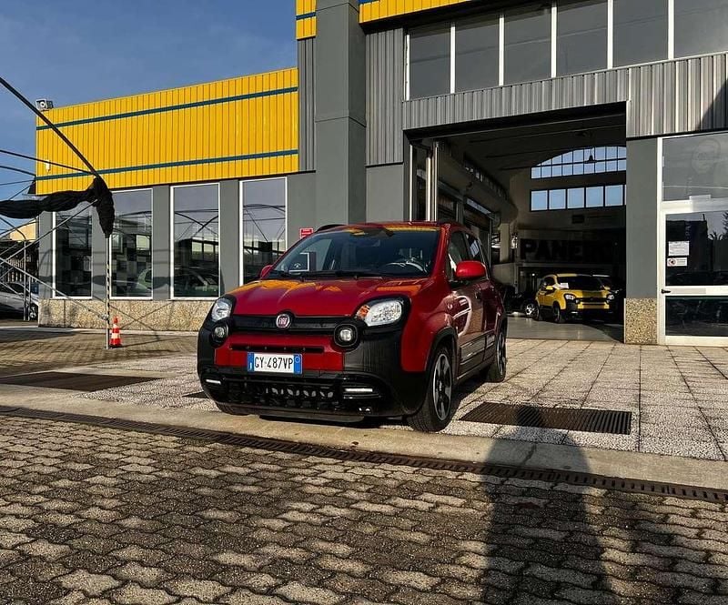 Usata Fiat Panda 69 CV (50 kW) 2025 Rosso passione (pastello) Utilitaria