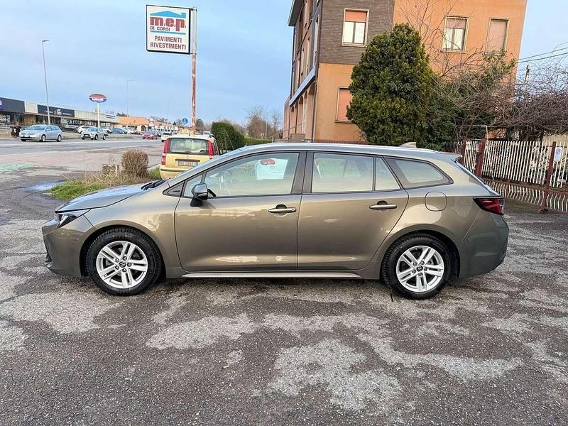 Usata Toyota Corolla Active 122 CV (89 kW) 2021 Marrone Berlina