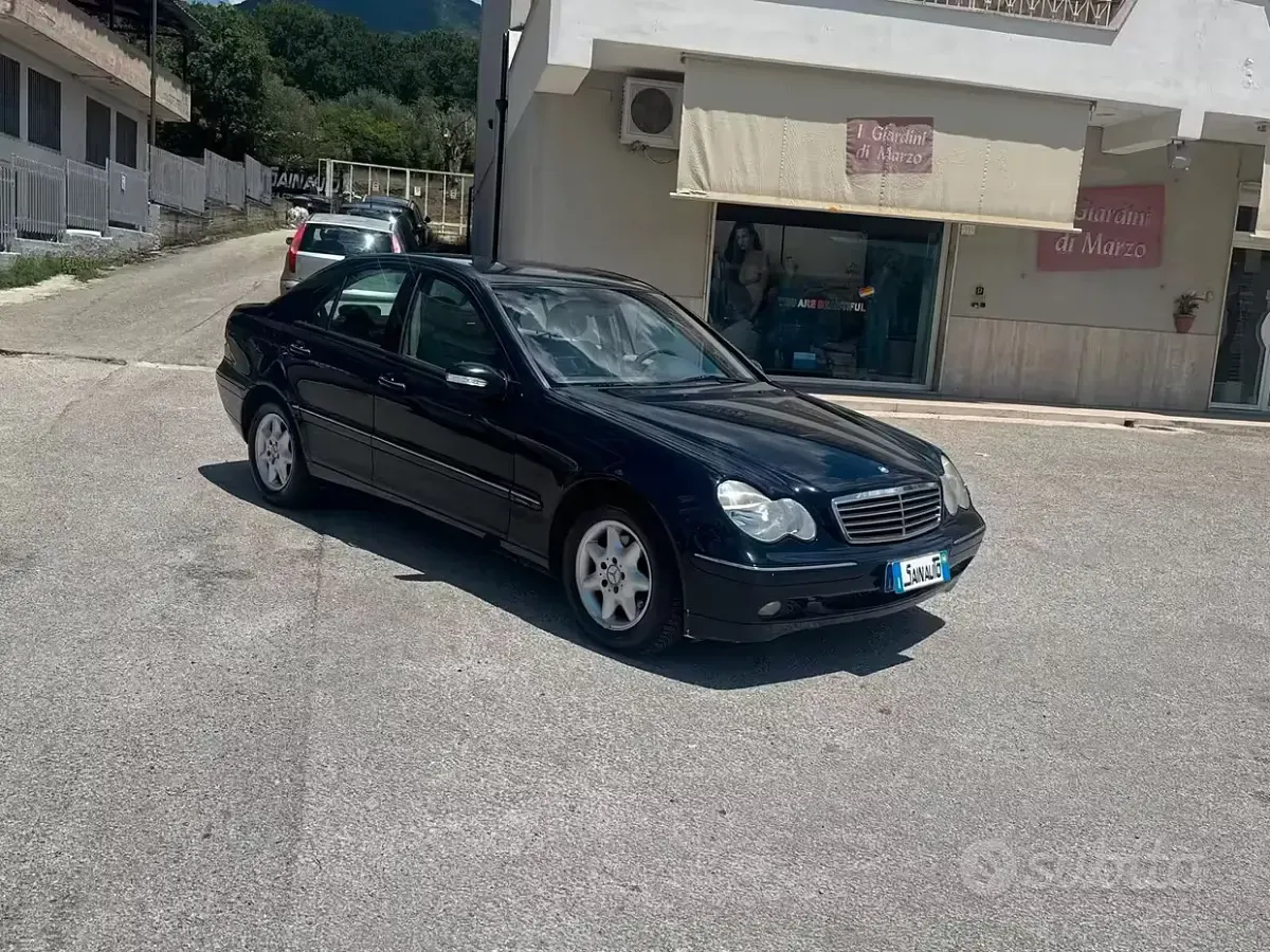 Usata Mercedes C180 Elegance 129 CV (94 kW) 2001 Bluazzurro Berlina