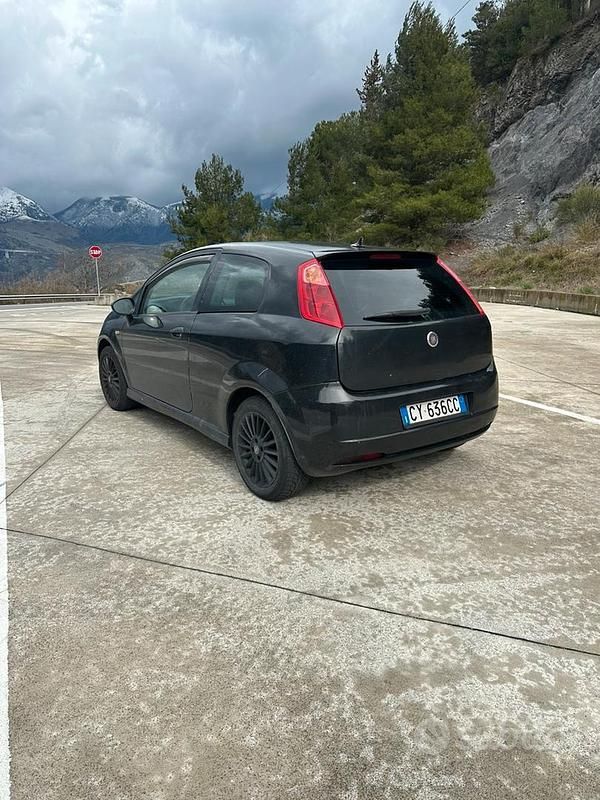Usata Fiat Grande Punto 90 CV (66 kW) 2006 Nero Utilitaria