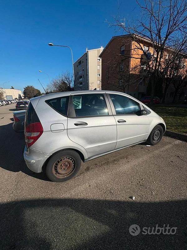 Begagnad Mercedes 180 109 HK (80 kW) 2007 Grå Sedan