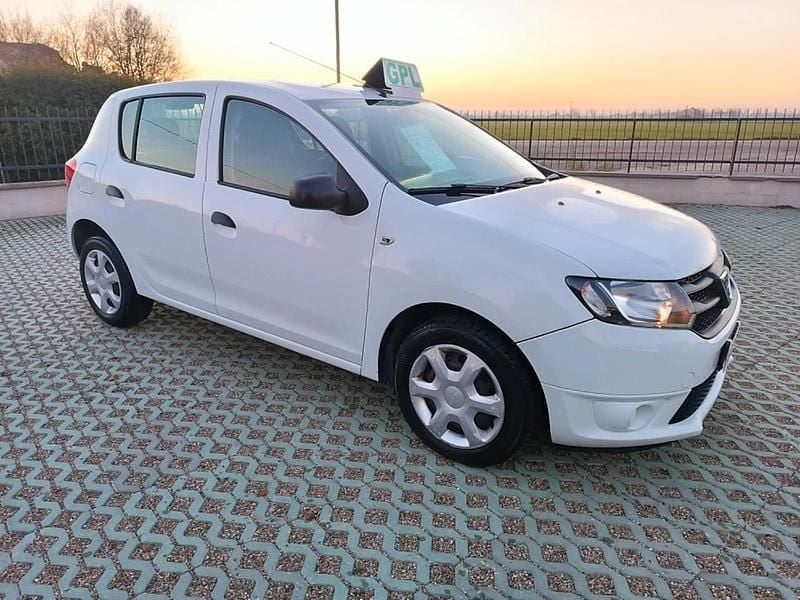 Usata Dacia Sandero Ambiance 89 CV (65 kW) 2015 Bianco Berlina