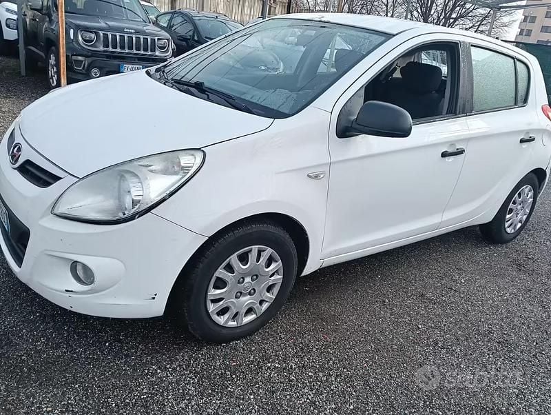 Usata Hyundai i20 77 CV (56 kW) 2009 Bianco Utilitaria
