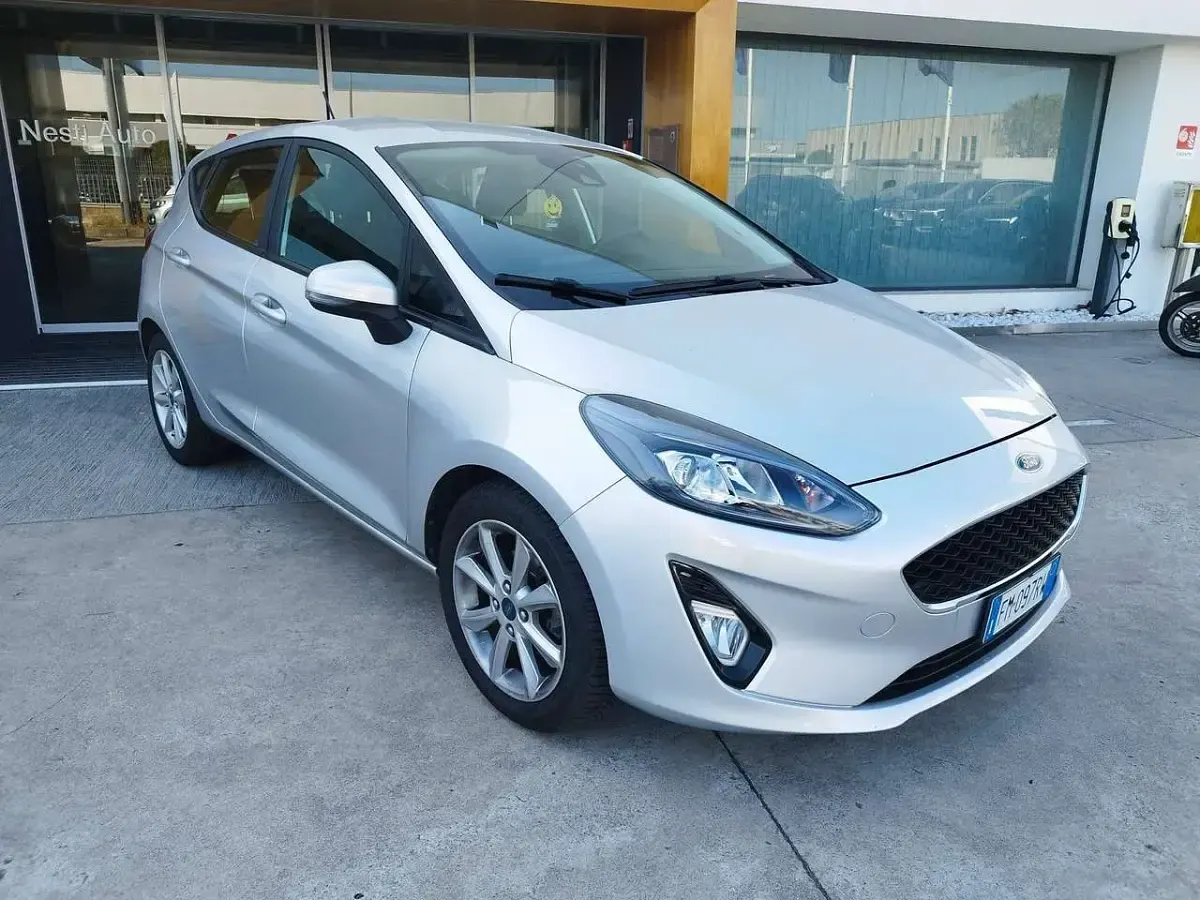 Usata Ford Fiesta 86 CV (63 kW) 2018 Argento Utilitaria