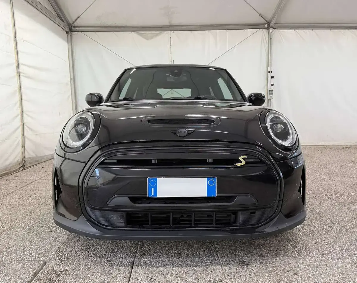 Usata Mini Cooper SE Classic 75 kW (102 CV) 2022 Nero Utilitaria