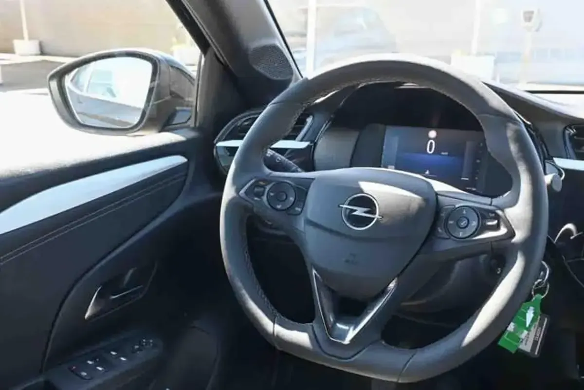 Usata Opel Corsa 101 CV (74 kW) 2025 Nero Utilitaria