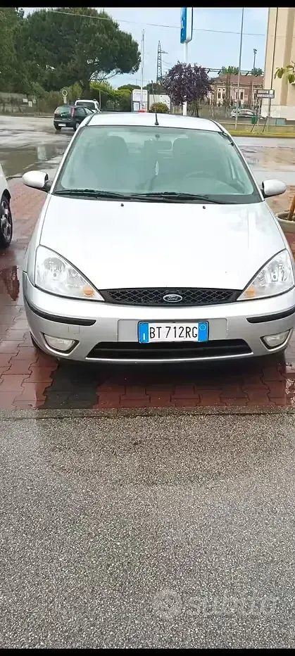 Usata Ford Focus 90 CV (66 kW) 2001 Grigio Berlina