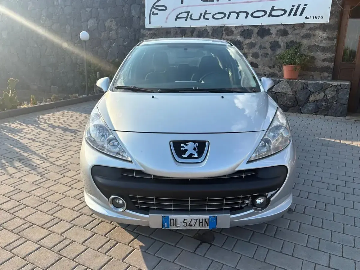 Usata Peugeot 207 73 CV (53 kW) 2007 Argento Berlina