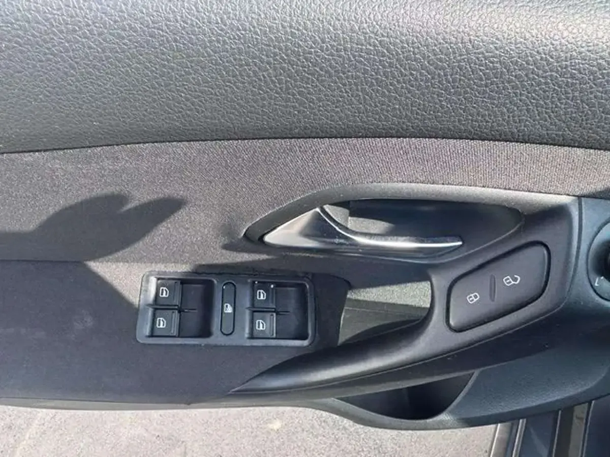 Usata VW Polo Comfortline 75 CV (55 kW) 2012 Grigio Utilitaria
