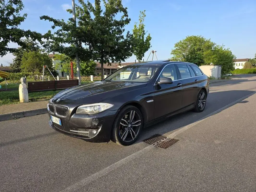 Usata BMW 530 Sport Line 245 CV (180 kW) 2011 Station wagon