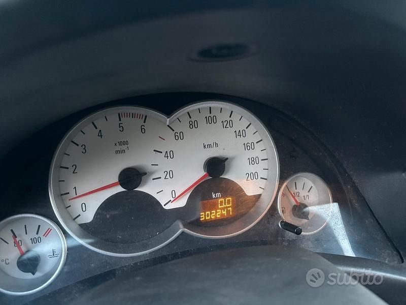 Usata Opel Corsa 101 CV (74 kW) 2003 Grigio Utilitaria