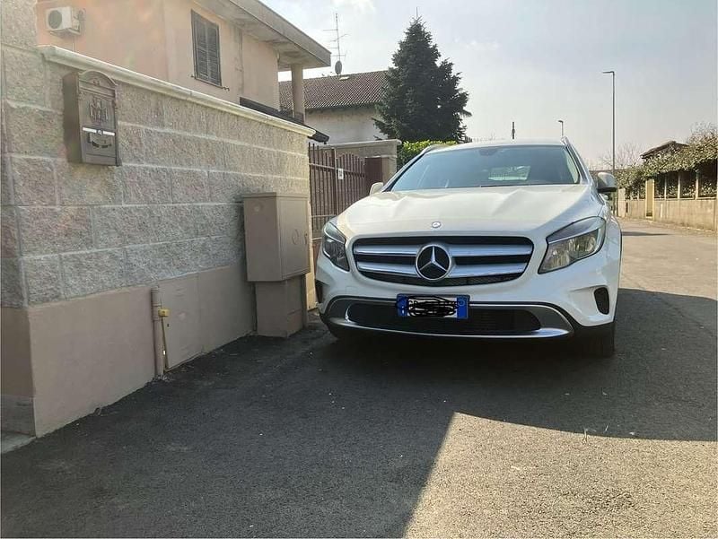 Usata Mercedes GLA180 109 CV (80 kW) 2015 Bianco SUV