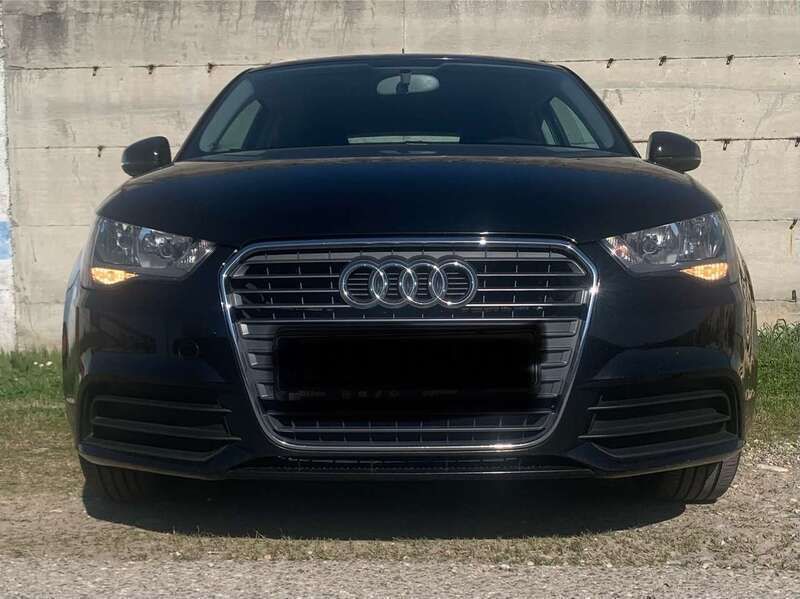 Nero Usata 2012 Audi A1 Attraction Due volumi | 7150 € (Buon prezzo) - Immagine 1/4