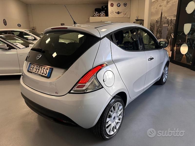 Usata Lancia Ypsilon Silver 69 CV (50 kW) 2013 Grigio Utilitaria