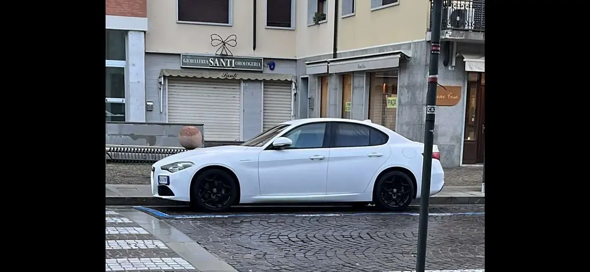 Usata Alfa Romeo Giulia Business 190 CV (139 kW) 2022 Bianco Berlina