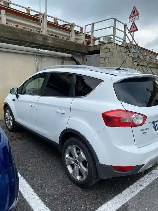 Usata Ford Kuga Titanium 163 CV (119 kW) 2011 Bianco SUV