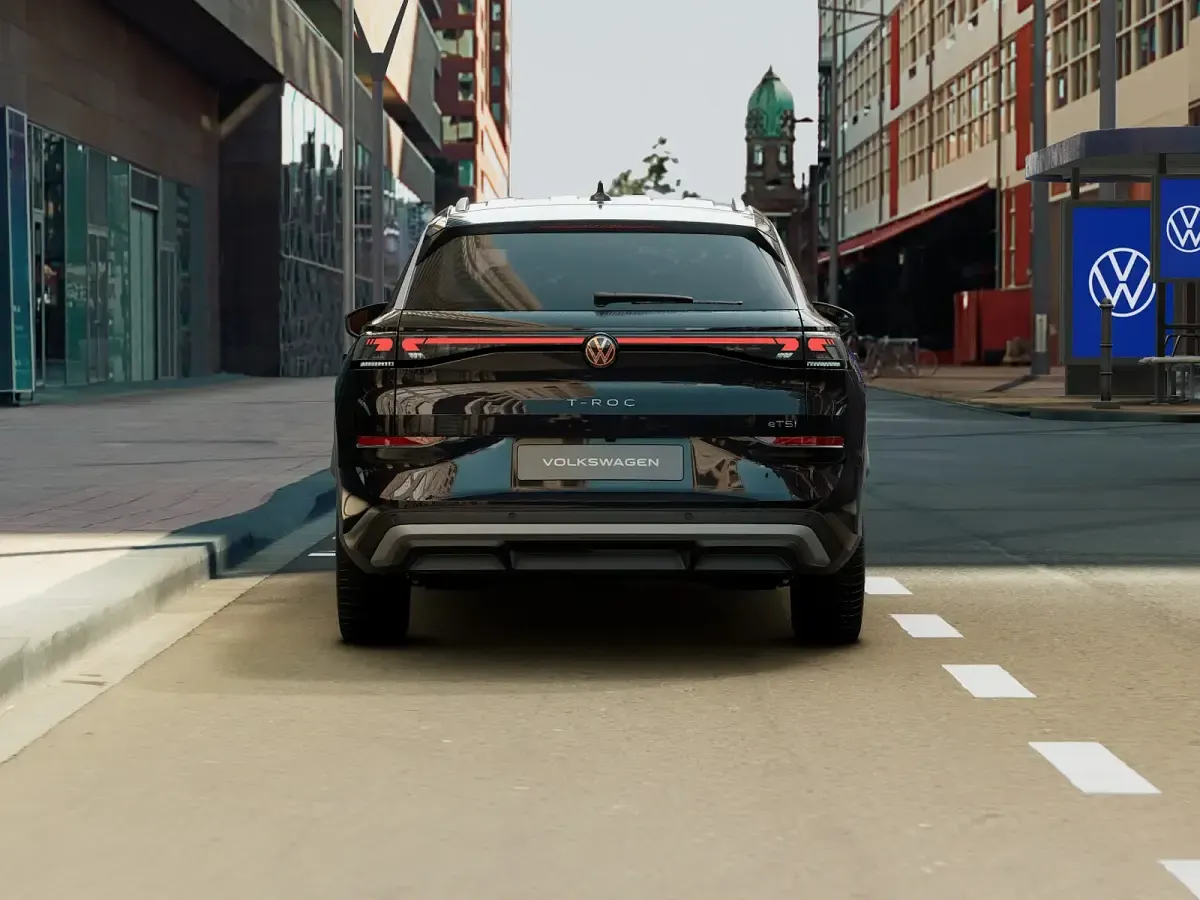 Nuova VW T-Roc Style 150 CV (110 kW) 2026 Grenadill black metallizzato SUV