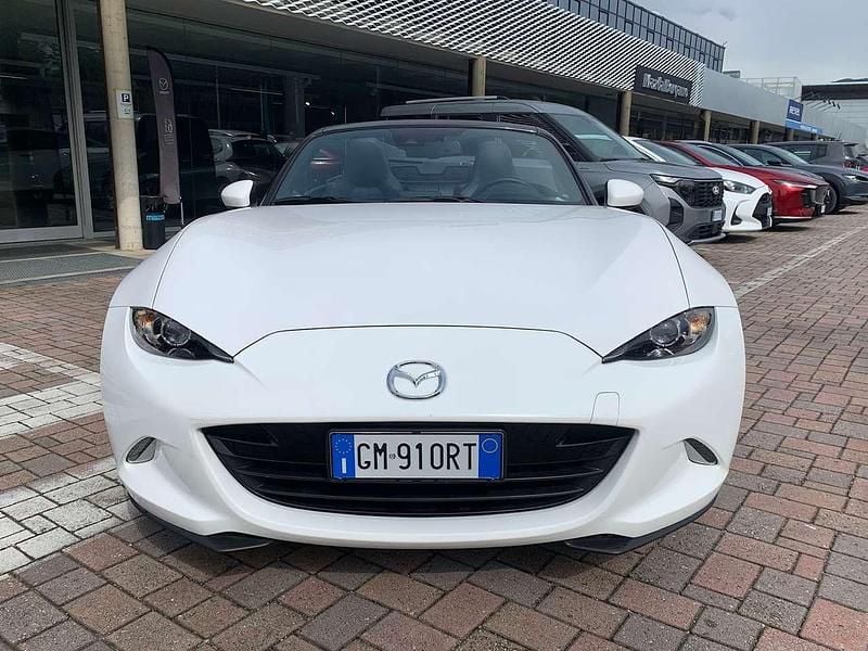 Usata Mazda MX5 Exclusive-Line 132 CV (97 kW) 2023 Artic white Cabrio