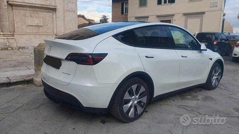 Usata Tesla Model Y 378 kW (514 CV) 2023 Bianco SUV