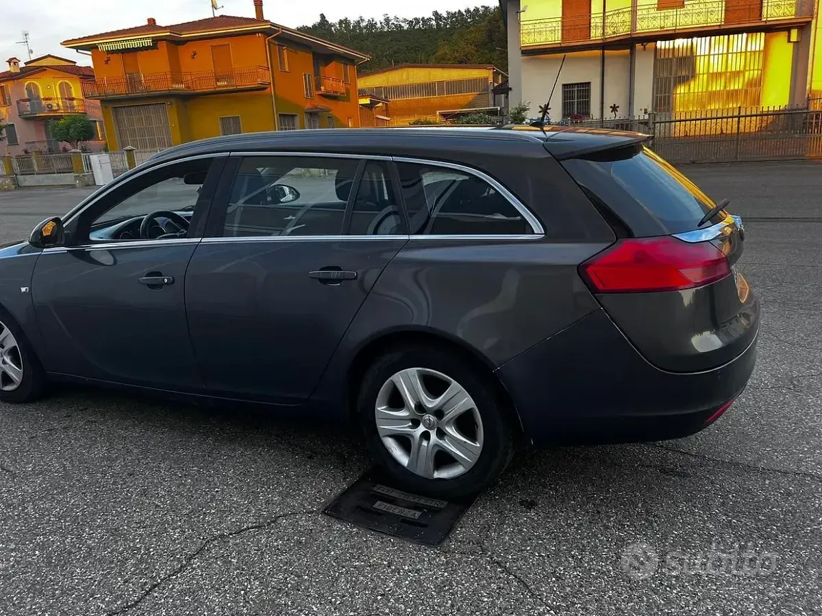 Usata Opel Insignia 131 CV (96 kW) 2012 Nero Station wagon