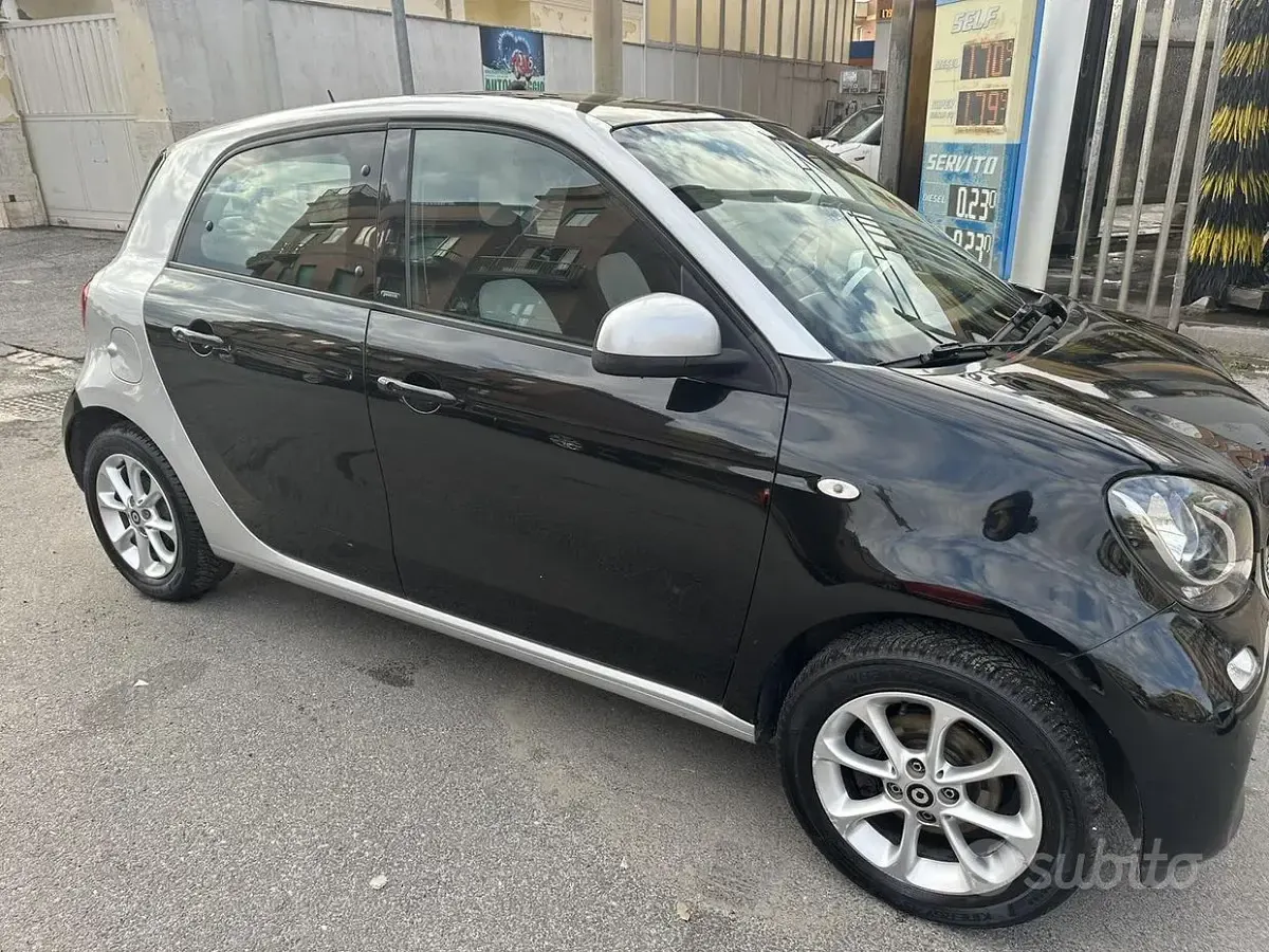 Usata Smart ForFour Passion 71 CV (52 kW) 2015 Nero Utilitaria
