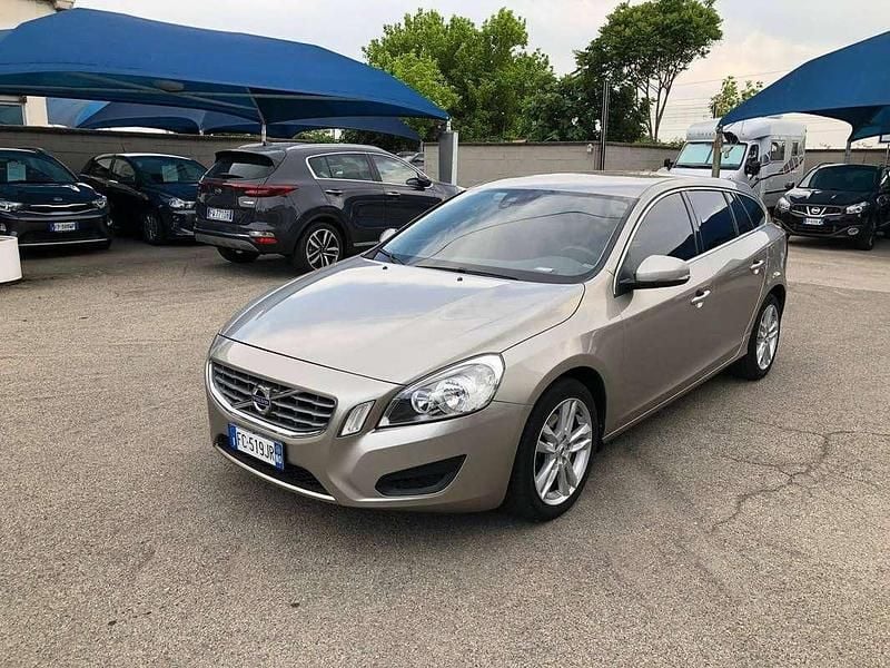 Usata Volvo V60 Momentum 136 CV (100 kW) 2013 Station wagon