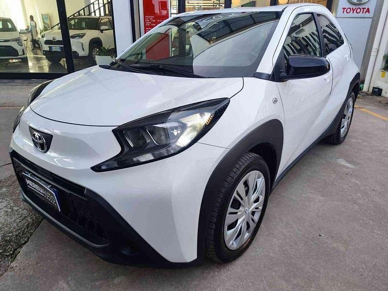 Bianco Usata 2022 Toyota Aygo X Active SUV | 12.900 € (Ottimo prezzo) - Immagine 1/4