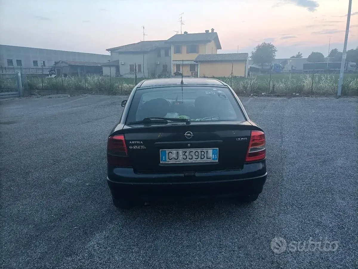 Usata Opel Astra 75 CV (55 kW) 2003 Bluazzurro Berlina