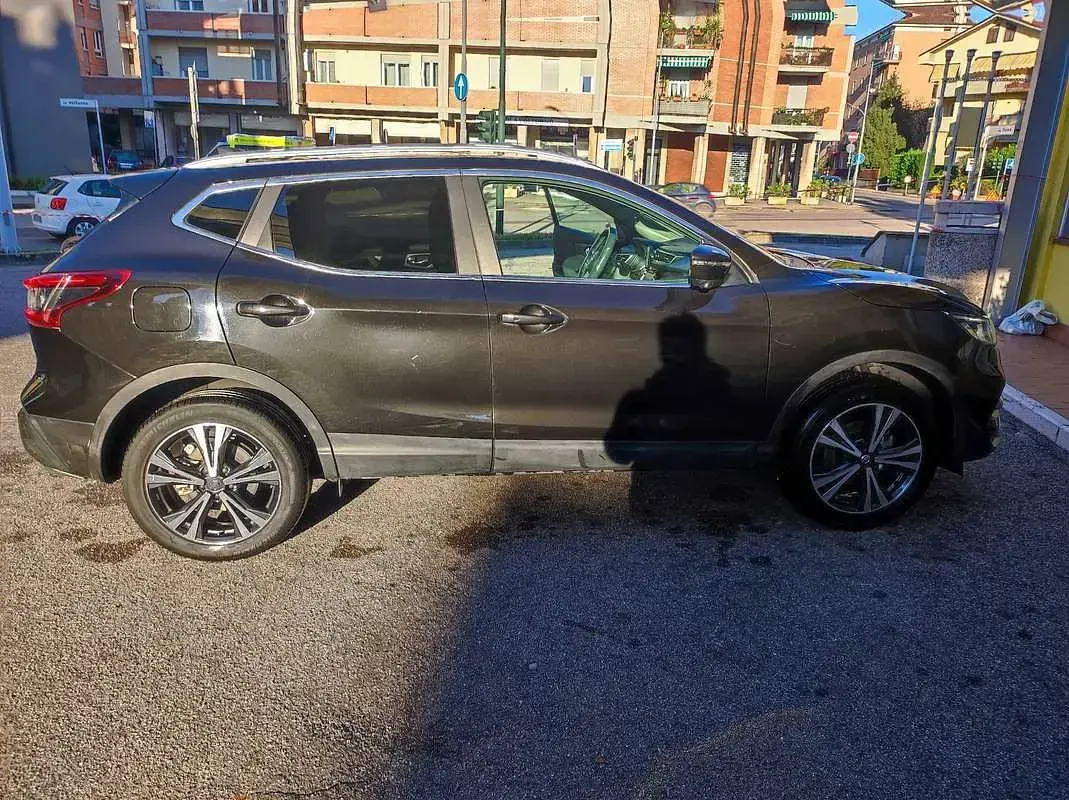 Usata Nissan Qashqai N-Connecta 110 CV (80 kW) 2018 Nero SUV
