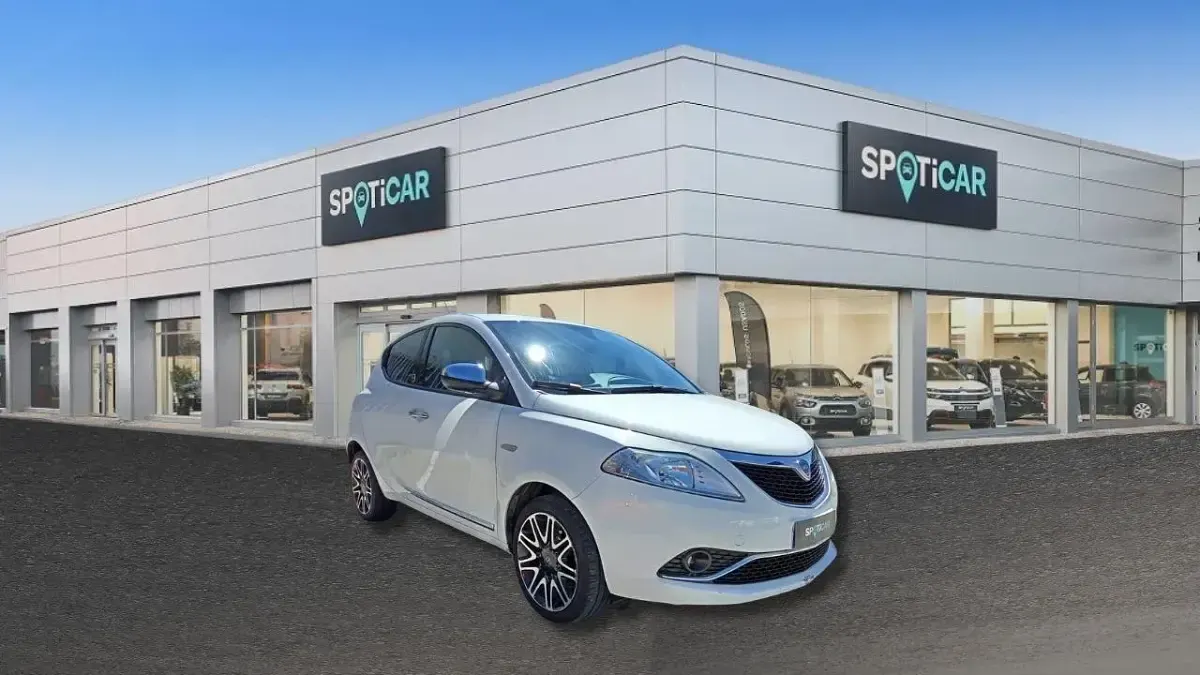 Usata Lancia Ypsilon 69 CV (50 kW) 2020 Bianco Utilitaria