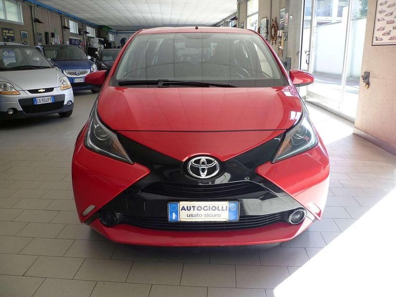 Usata Toyota Aygo X-wave 69 CV (50 kW) 2016 Rosso Utilitaria