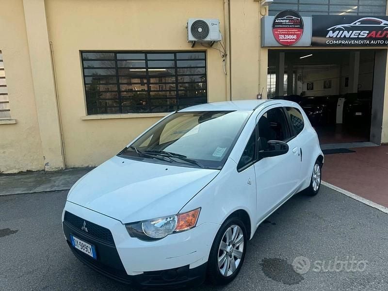 Usata Mitsubishi Colt Invite 75 CV (55 kW) 2009 Bianco Utilitaria