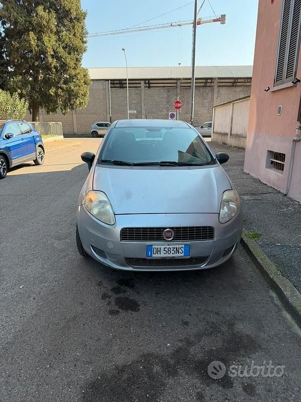 Usata Fiat Grande Punto 65 CV (47 kW) 2007 Grigio Utilitaria