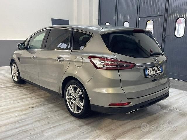 Usata Ford S-MAX Titanium 180 CV (132 kW) 2015 Grigio Monovolume