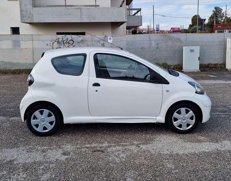 Usata Toyota Aygo Connect Style 68 CV (50 kW) 2011 Utilitaria