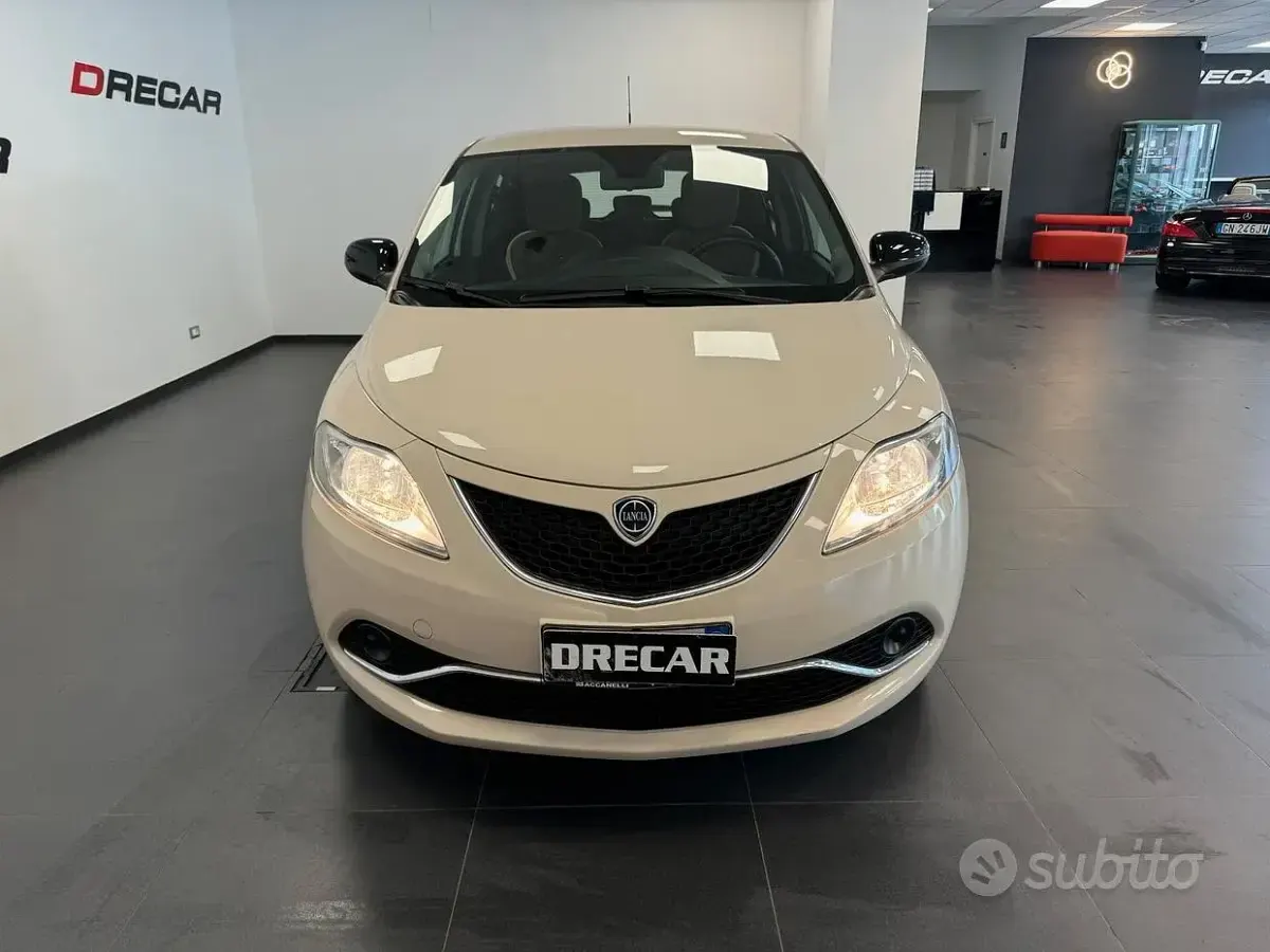 Usata Lancia Ypsilon Gold 69 CV (50 kW) 2016 Beige Utilitaria