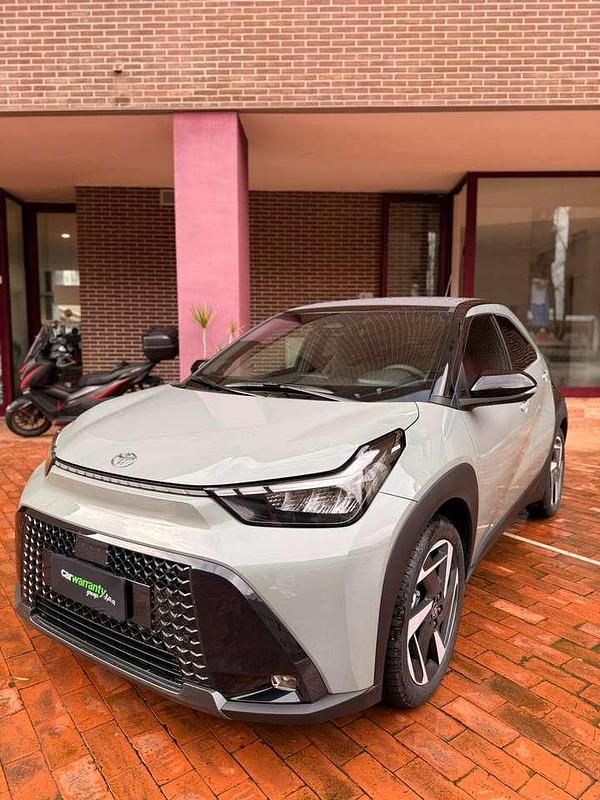 Nuova Toyota Aygo X Premium 136 CV (100 kW) 2026 Tarragon green SUV