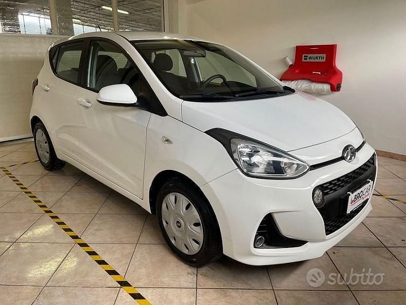 Usata Hyundai i10 Comfort 67 CV (49 kW) 2017 Bianco Utilitaria