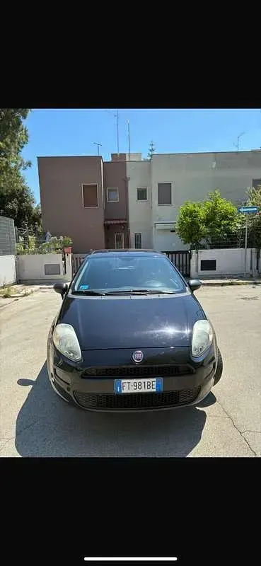 Usata Fiat Punto Young 69 CV (50 kW) 2018 Nero Utilitaria